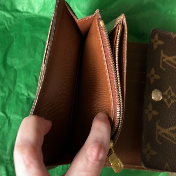 Louis Vuitton hard to find monogram trifold wallet with ID window - Picture 14 of 16